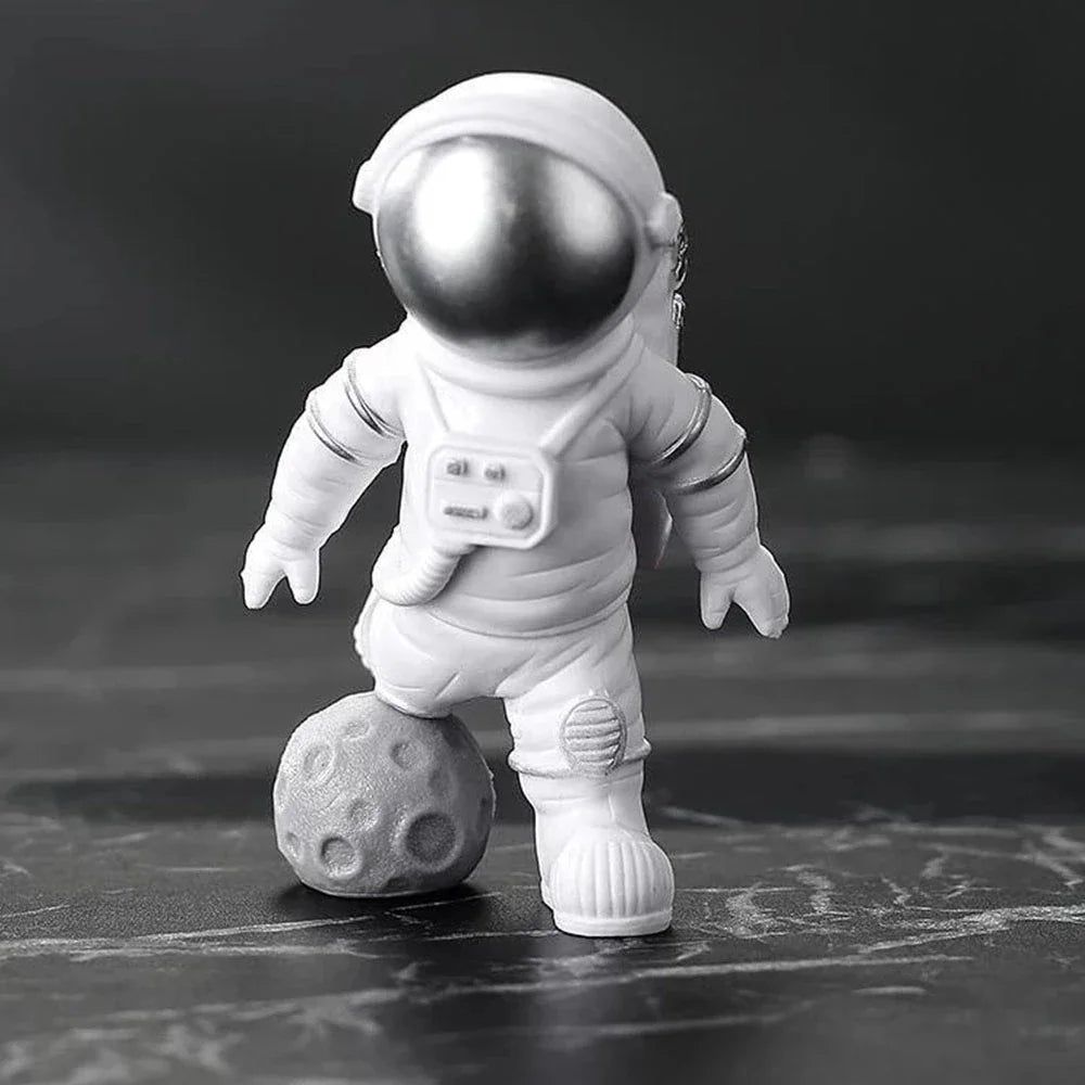 4 pcs Astronaut Miniatures