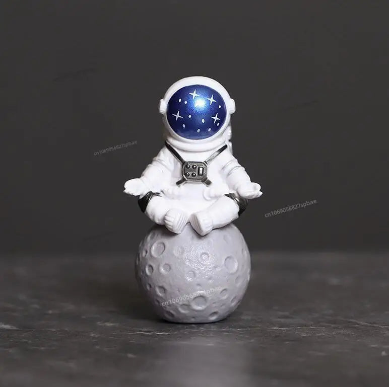 4 pcs Astronaut Miniatures