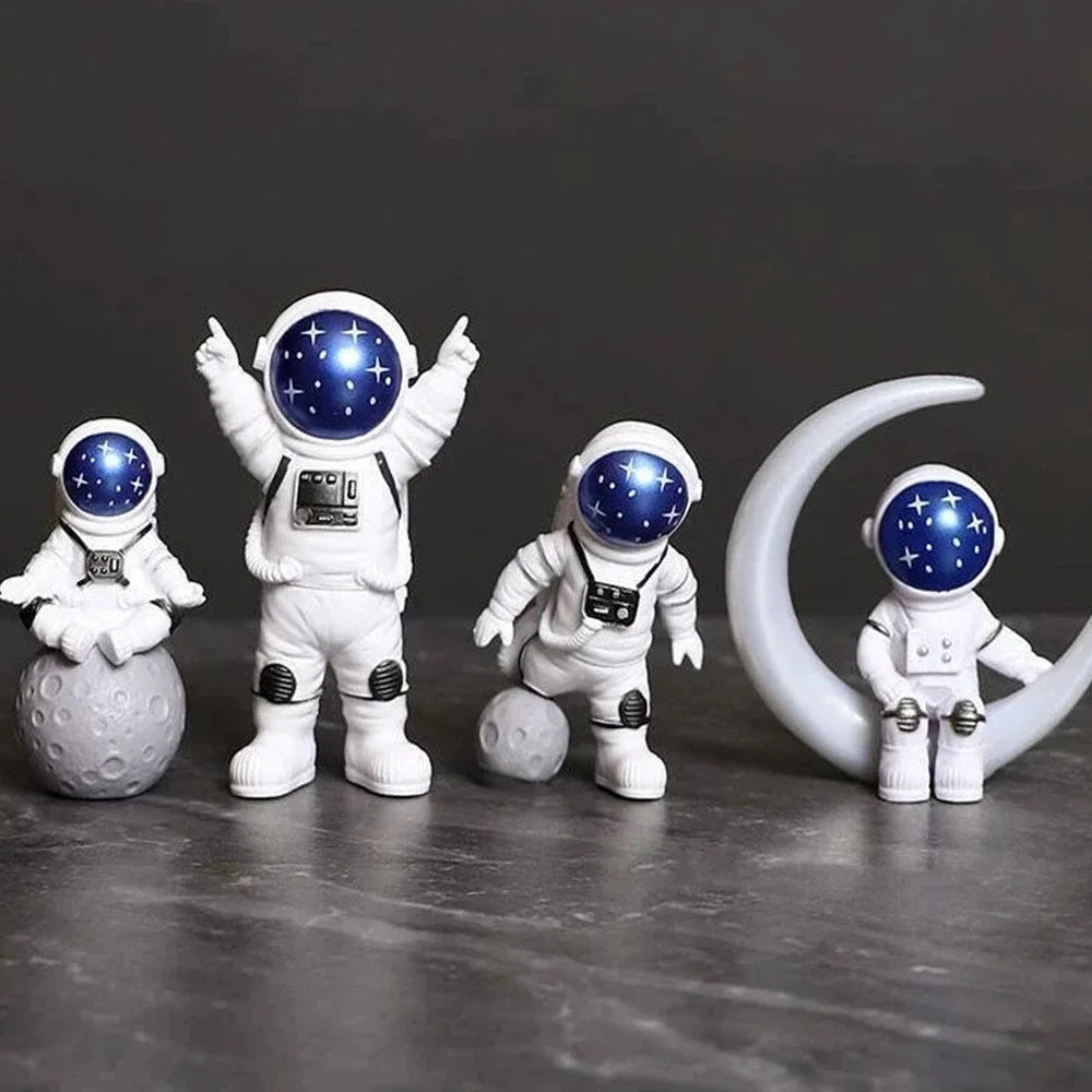 4 pcs Astronaut Miniatures